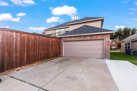 Exterior - 8302 Munich Dr, Rowlett, TX 75089 photo 2 of 2