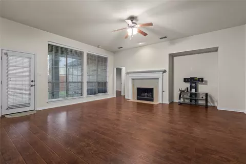 Living - 8302 Munich Dr, Rowlett, TX 75089 photo 13 of 13