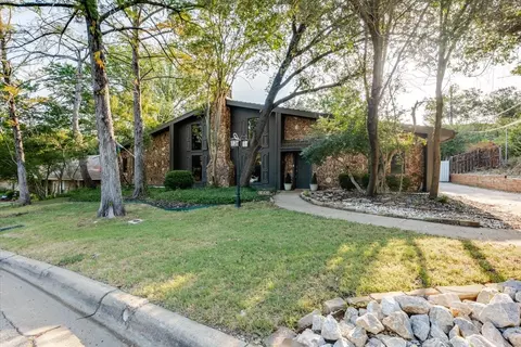 1459 Warrington Ct, Fort Worth, TX 76112