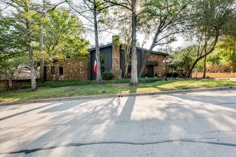 1459 Warrington Ct, Fort Worth, TX 76112