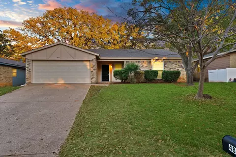 4807 Crestmont Ct, Arlington, TX 76017