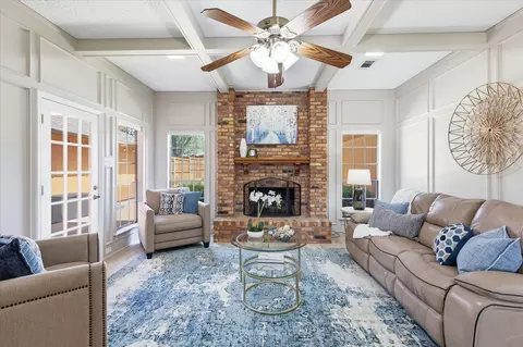 1915 Robin Meadow Cir, Carrollton, TX 75007