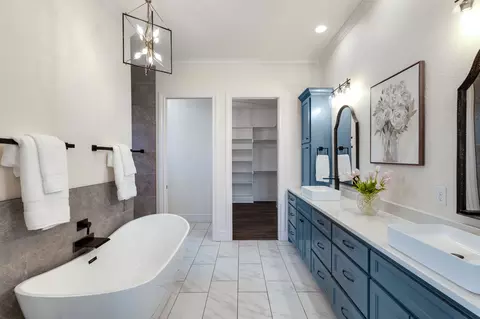 Bath - 279 Royals Ranch Rd, Lorena, TX 76655 photo 1 of 7