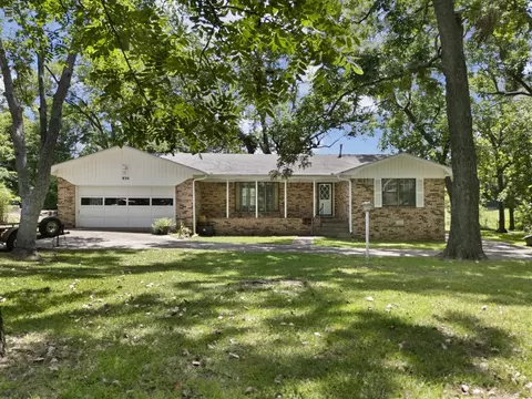 830 Layne Dr, Denison, TX 75020