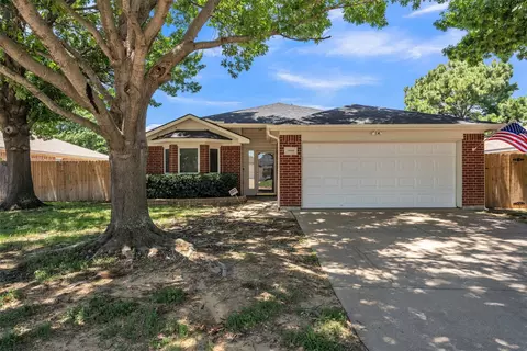 5909 Colebrook Ct, Arlington, TX 76017