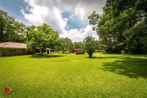 Exterior - 1010 Plain Dealing Rd, Springhill, LA 71075 photo 6 of 9