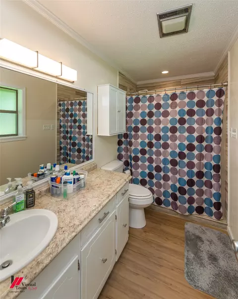Bath - 1010 Plain Dealing Rd, Springhill, LA 71075 photo 3 of 6