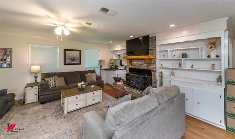 Living - 1010 Plain Dealing Rd, Springhill, LA 71075 photo 1 of 4