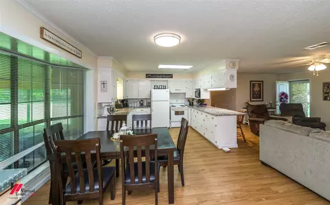 Dining - 1010 Plain Dealing Rd, Springhill, LA 71075 photo 2 of 2