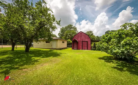 Exterior - 1010 Plain Dealing Rd, Springhill, LA 71075 photo 8 of 9