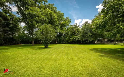 Exterior - 1010 Plain Dealing Rd, Springhill, LA 71075 photo 5 of 9