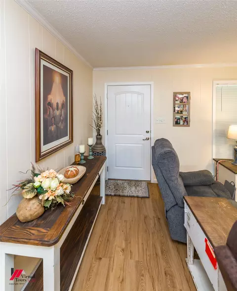 Entry Way - 1010 Plain Dealing Rd, Springhill, LA 71075 photo 1 of 3