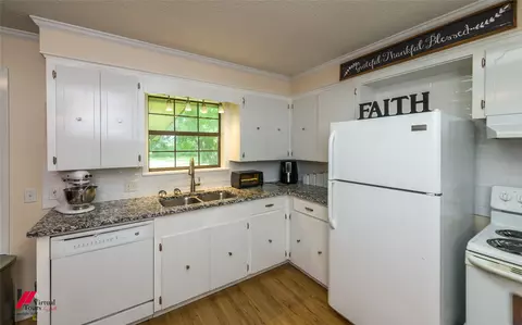 Kitchen - 1010 Plain Dealing Rd, Springhill, LA 71075 photo 2 of 5
