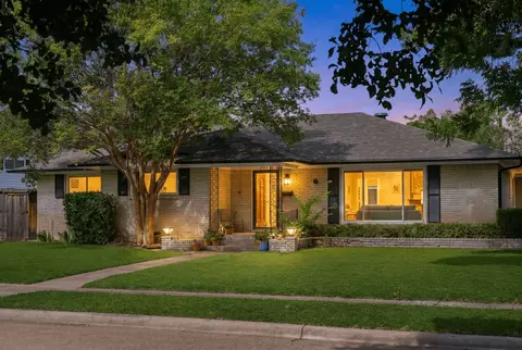 2677 Heatherwood Dr, Dallas, TX 75228