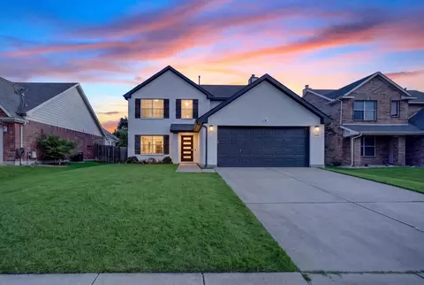 640 Fossil Wood Dr, Saginaw, TX 76179