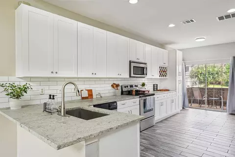 1209 Broken Arrow Trl, Carrollton, TX 75007