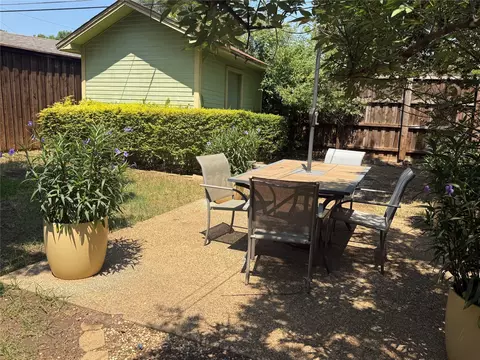 4113 Barksdale Ct, Dallas, TX 75211