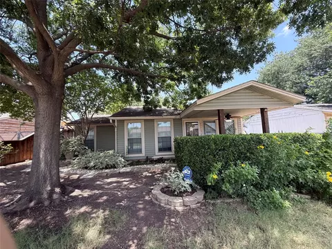 4113 Barksdale Ct, Dallas, TX 75211