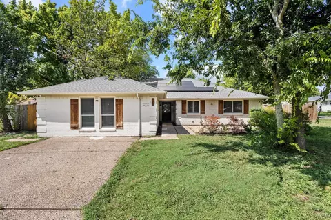 878 N Main Dr, Van Alstyne, TX 75495