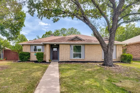 8010 Meadowlark Ln, Rowlett, TX 75088