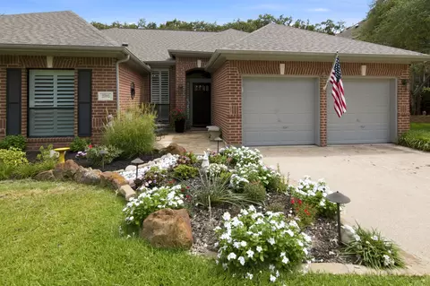 Exterior - 2702 Pinehurst Dr, Grapevine, TX 76051 photo 4 of 13