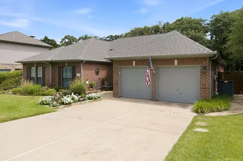 Exterior - 2702 Pinehurst Dr, Grapevine, TX 76051 photo 3 of 13