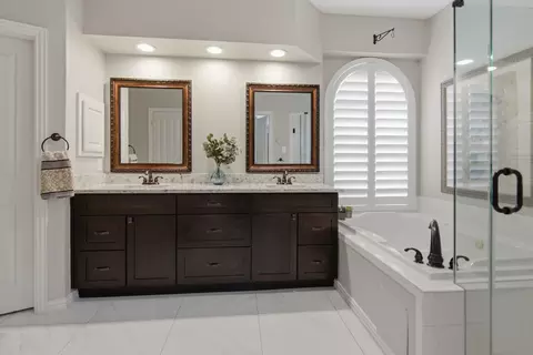 Bath - 2702 Pinehurst Dr, Grapevine, TX 76051 photo 3 of 4