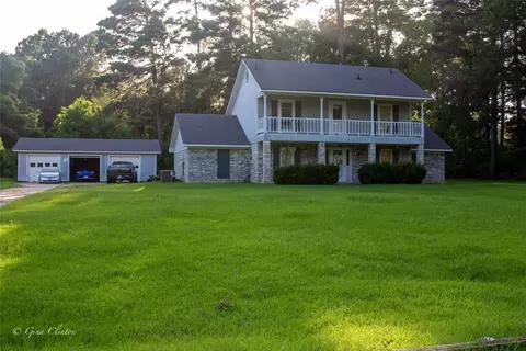 8202 Clint Dr, Shreveport, LA 71108