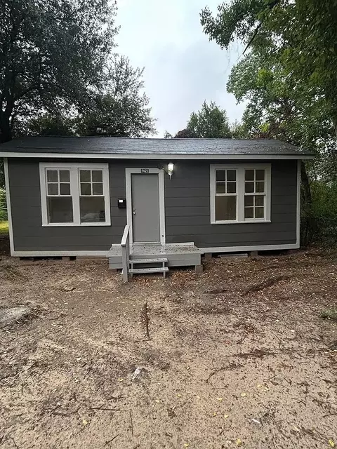 1421 Clover St, Shreveport, LA 71108