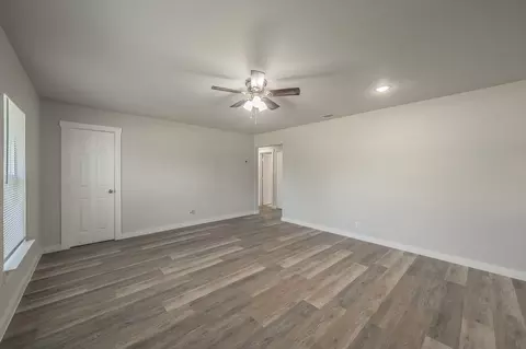 5558 Meadowbrook Dr, Fort Worth, TX 76112