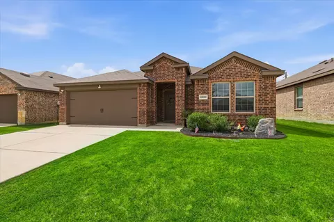 Exterior - 1000 Euston St, Denton, TX 76209 photo 3 of 7