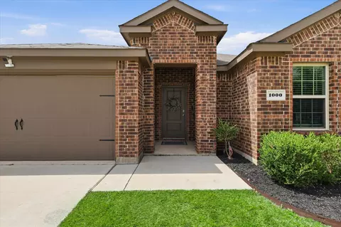 Exterior - 1000 Euston St, Denton, TX 76209 photo 4 of 7