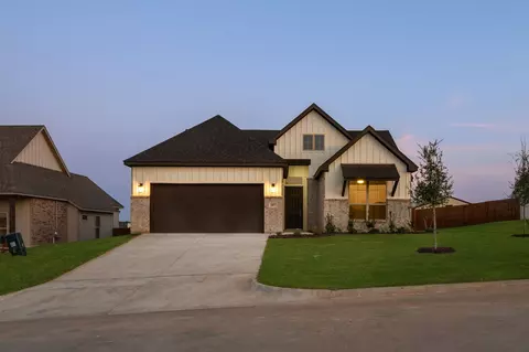 107 Hall St, Glen Rose, TX 76043