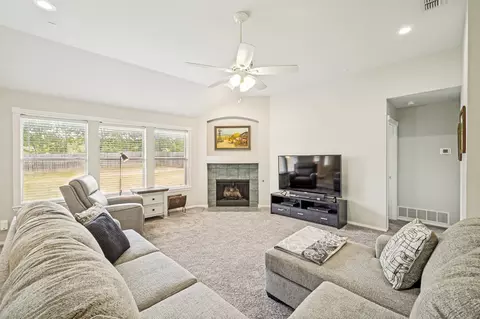 206 Ridge View Ct, Decatur, TX 76234
