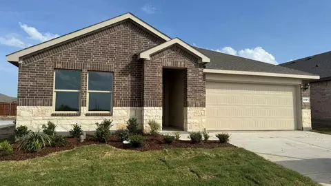 1061 Standing Point Dr, Fort Worth, TX 76131