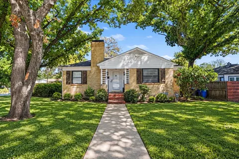 910 Reverchon Dr, Dallas, TX 75211