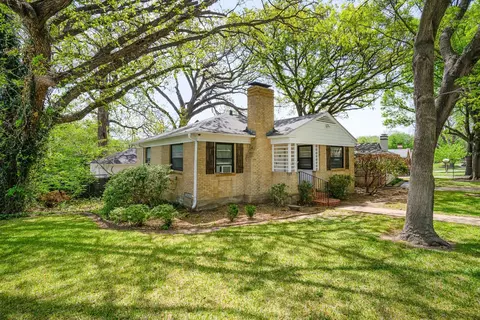 910 Reverchon Dr, Dallas, TX 75211