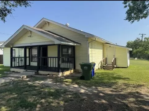 323 E Lloyd St, Krum, TX 76249
