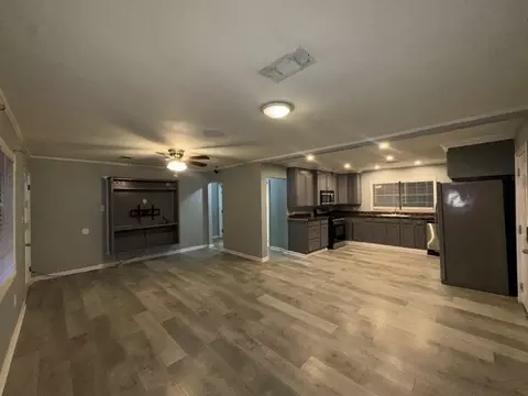Living - 500 W Marshall St, Minden, LA 71055 photo 1 of 3