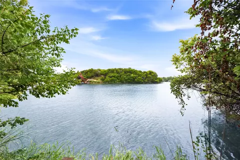 1325 Bomber Rd, Fort Worth, TX 76108