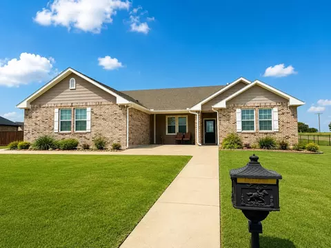110 Centerhill Dr, Muenster, TX 76252