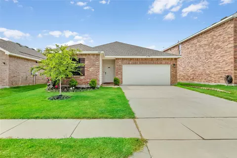 4929 Knob Dr, Fort Worth, TX 76179