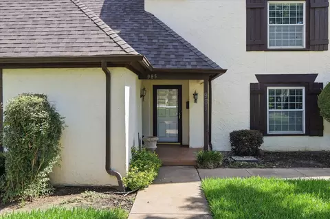 981 Chateau Valee Cir, Bedford, TX 76022