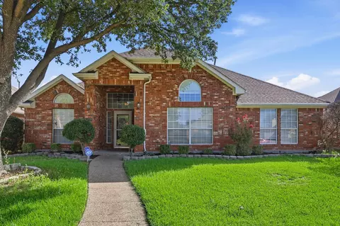 1718 Creek Valley Rd, Mesquite, TX 75181