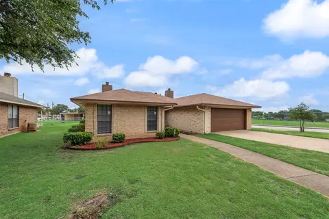 215 Silver Creek Dr, Duncanville, TX 75137