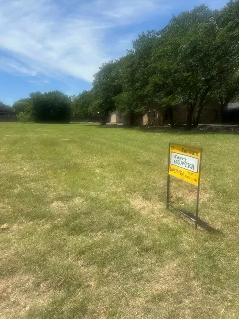 1202 Woodland Trail Dr, Bowie, TX 76230