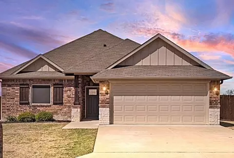 411 Mesa Dr, Lone Oak, TX 75453