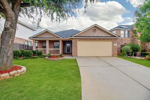 8141 Plateau Dr, Fort Worth, TX 76120