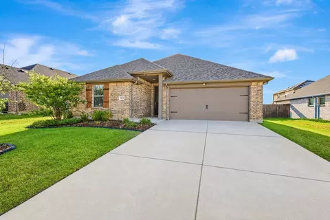 3020 Cliffview Dr, Sanger, TX 76266