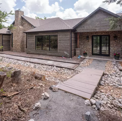 Exterior - 328 Wolf Front Rd, Van Alstyne, TX 75495 photo 2 of 9